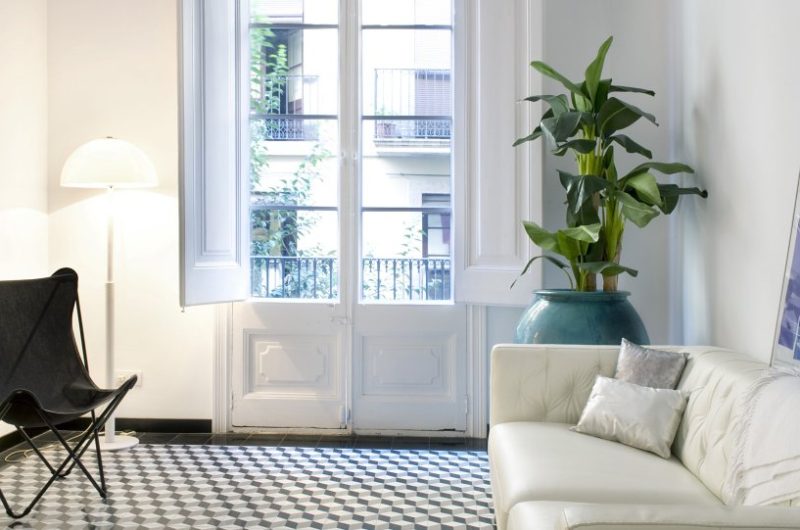 Reassuring Living by the Market by Egue & Seta reassuring living by the market by egue seta 70cf737