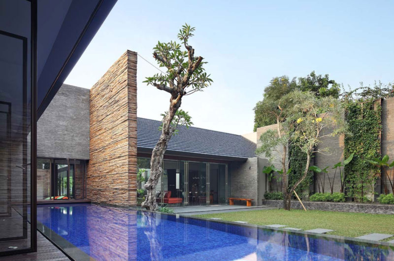 Reconfigured House by Wahana Cipta Selaras reconfigured house by wahana cipta selaras 32a15c6