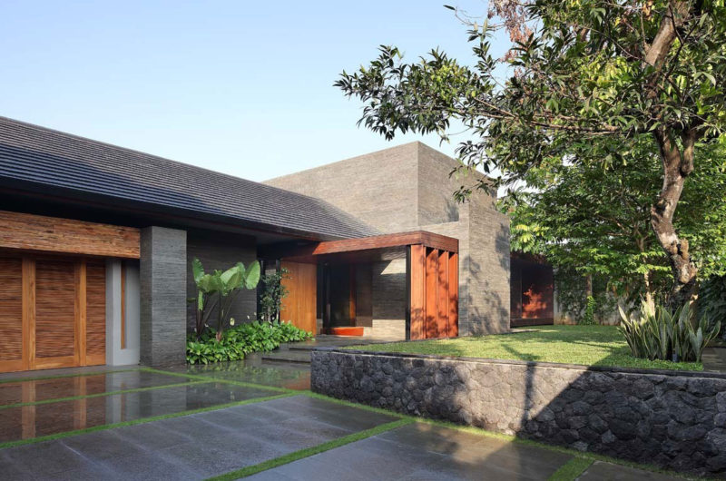 Reconfigured House by Wahana Cipta Selaras reconfigured house by wahana cipta selaras 48f5e2f