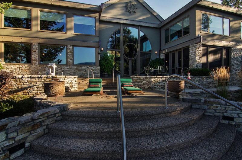 Refined Lakeshore Residence in British Columbia, Canada refined lakeshore residence in british columbia canada 55aaf4e