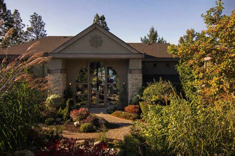 Refined Lakeshore Residence in British Columbia, Canada refined lakeshore residence in british columbia canada 6d07ce4