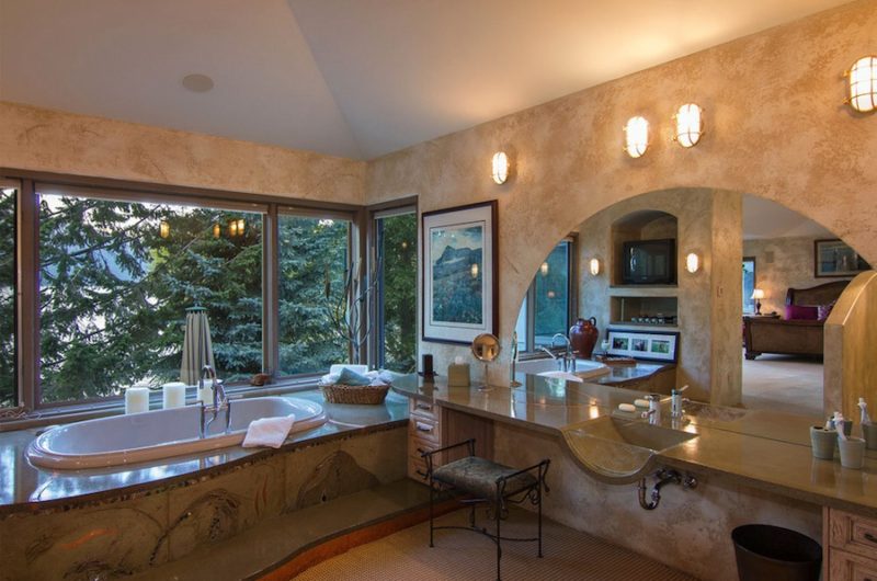 Refined Lakeshore Residence in British Columbia, Canada refined lakeshore residence in british columbia canada e345577