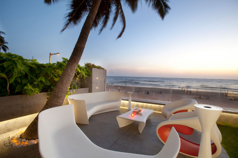 Seamlessly Apartment by the Beach by ZZ Architects seamlessly apartment by the beach by zz architects 1e81bab