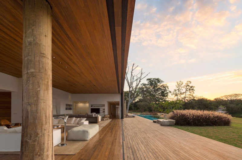 Soothing Casa Itu by Studio Arthur Casas soothing casa itu by studio arthur casas 37f493a