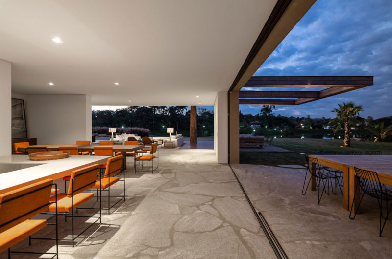 Soothing Casa Itu by Studio Arthur Casas soothing casa itu by studio arthur casas e6b679d