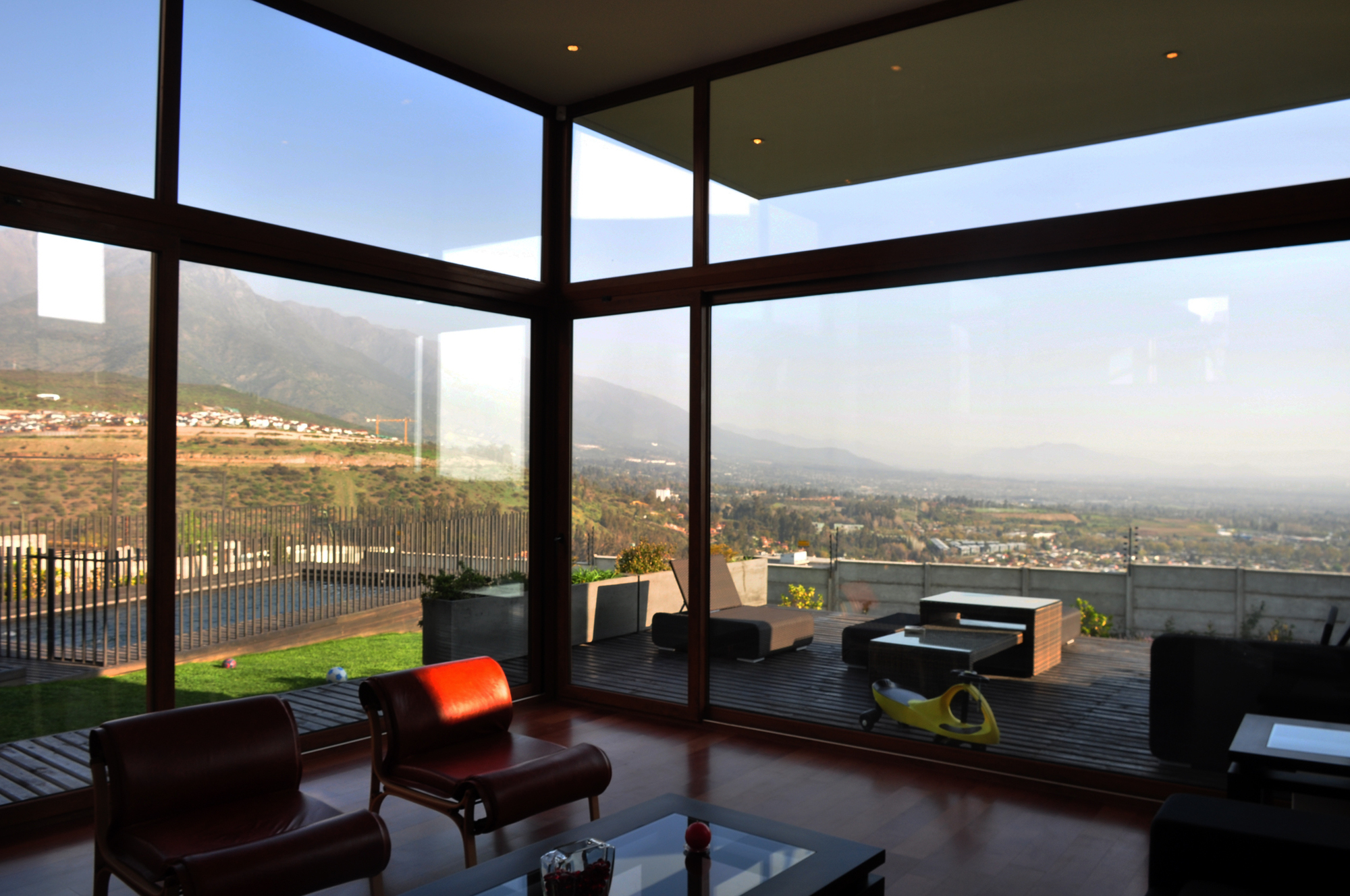 Spacious Donoso-Smith House by EMa arquitectos + Raimundo Salgado spacious donoso smith house by ema arquitectos raimundo salgado 2fc045a