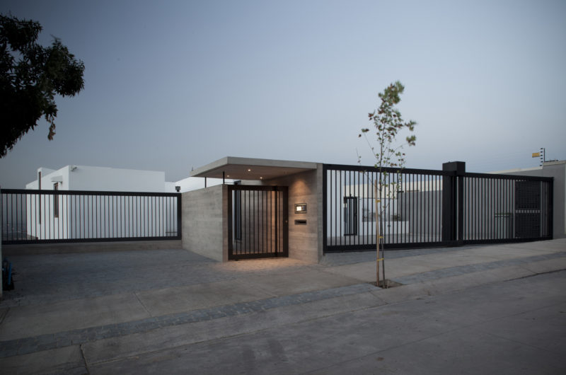 Spacious Donoso-Smith House by EMa arquitectos + Raimundo Salgado spacious donoso smith house by ema arquitectos raimundo salgado 66dfb2a