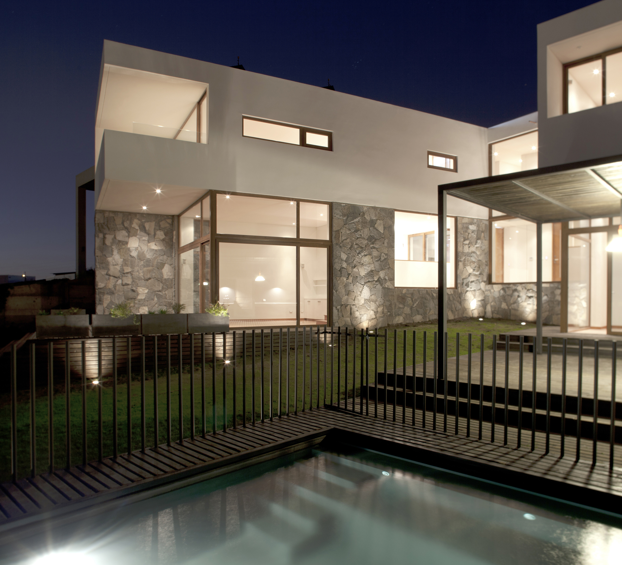 Spacious Donoso-Smith House by EMa arquitectos + Raimundo Salgado spacious donoso smith house by ema arquitectos raimundo salgado 8762ac4