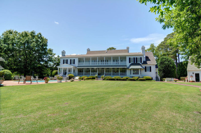 Splendid White Hall Residence in North Carolina, USA splendid white hall residence in north carolina usa 2197257