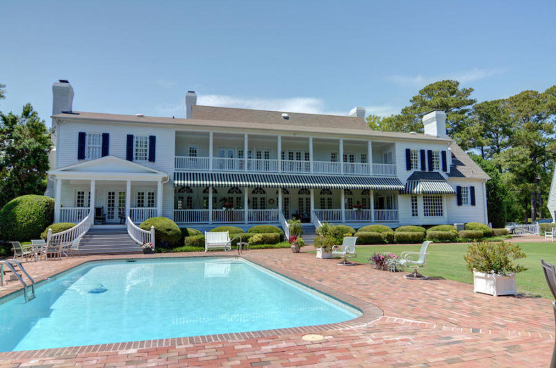 Splendid White Hall Residence in North Carolina, USA splendid white hall residence in north carolina usa 3d869c3