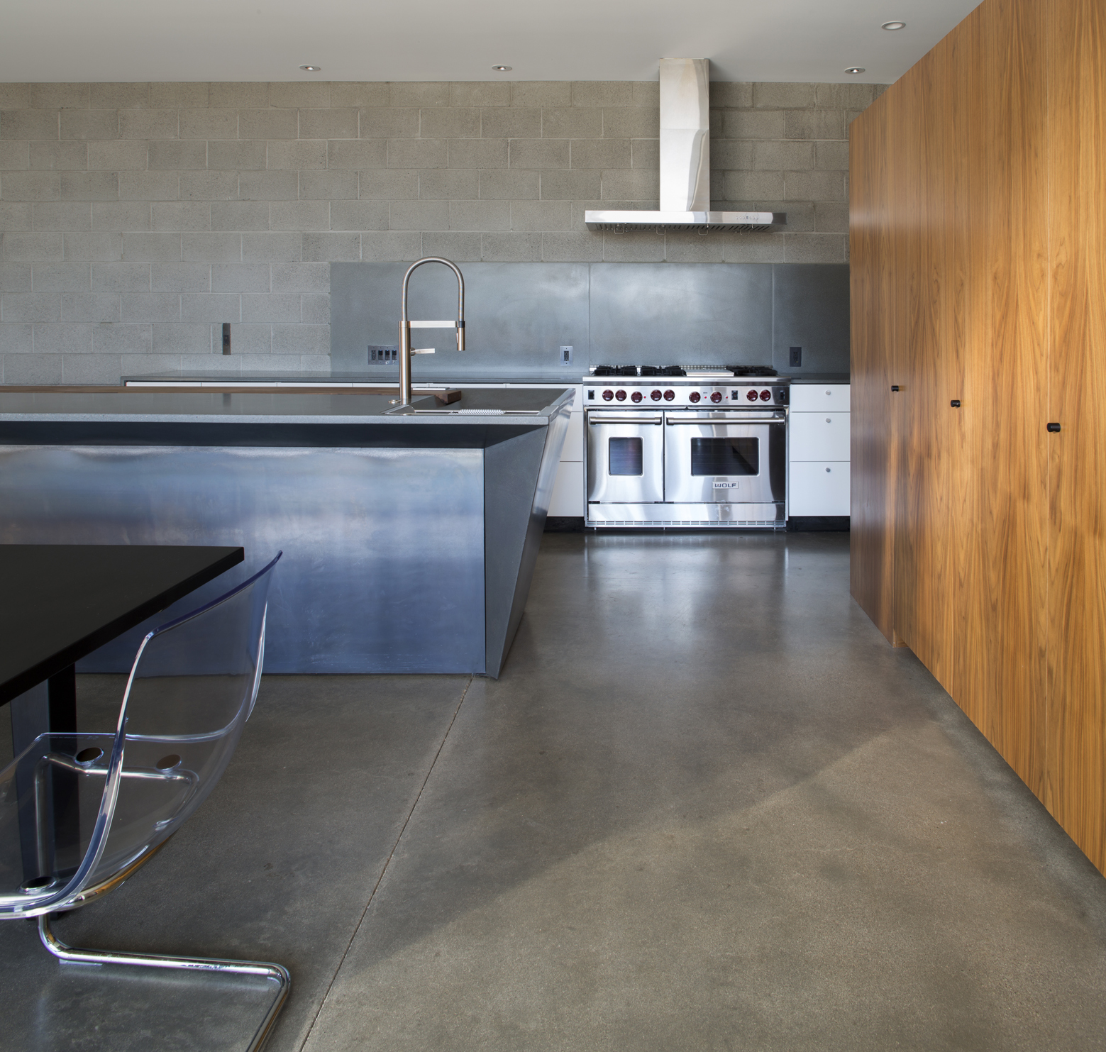 STAAB Residence – A Complex Structure Designed by Chen + Suchart Studio staab residence a complex structure designed by chen suchart studio 51f3391