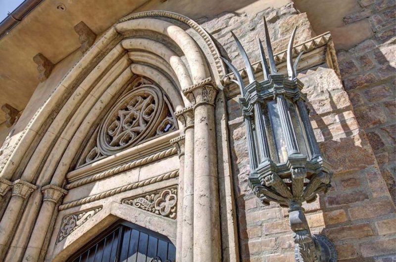 Superb Medieval-Looking Mansion in Arizona, United States superb medieval looking mansion in arizona united states 2e1fb23