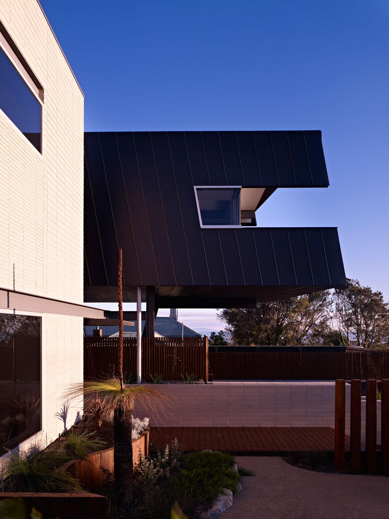 Sustainable Beaumaris House by Maddison Architects sustainable beaumaris house by maddison architects a258920