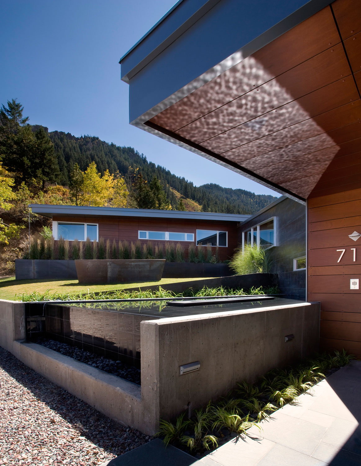 The Spectacular Edge House by Studio B Architects the spectacular edge house by studio b architects 3cf7044