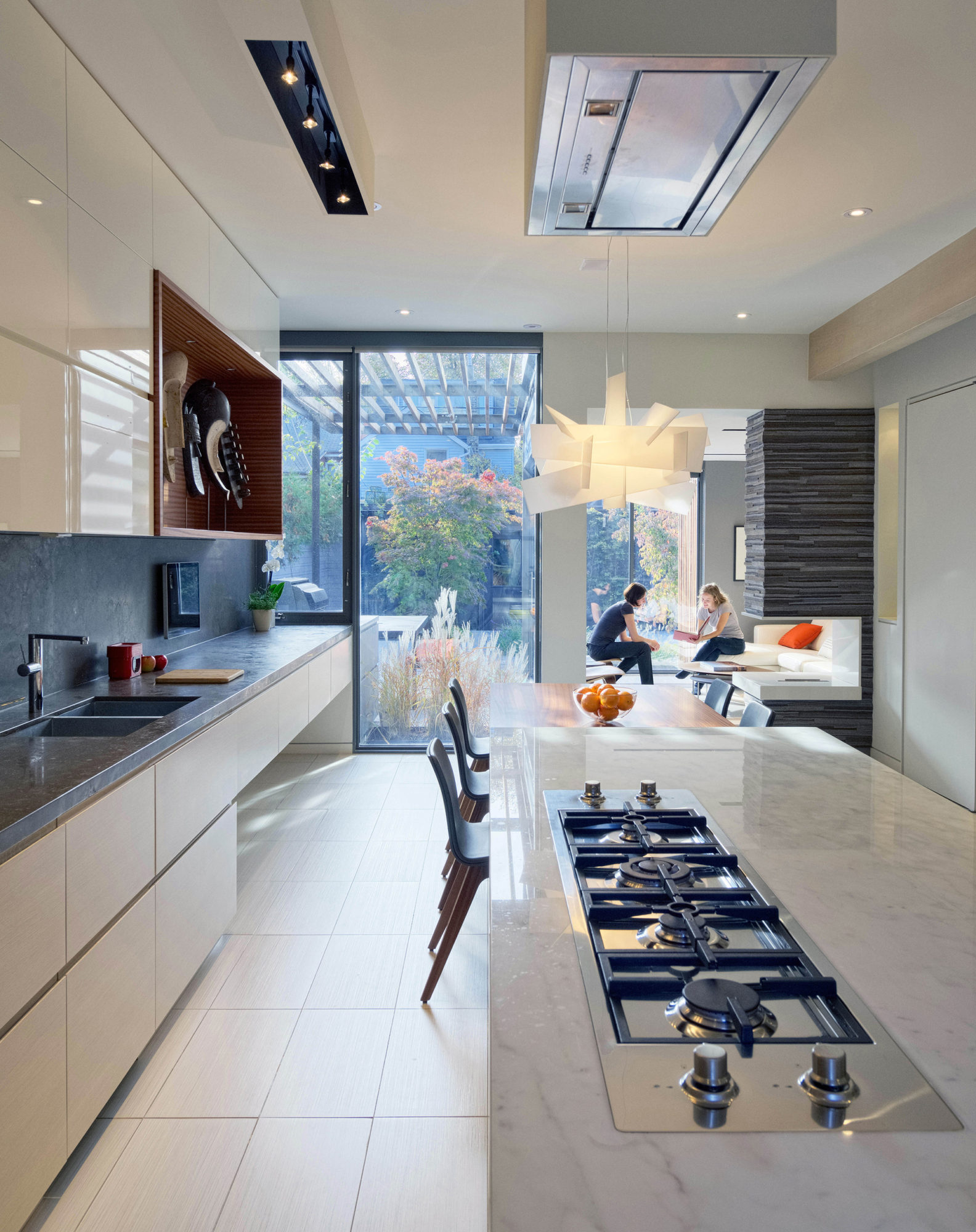 Through House In Toronto, Canada through house in toronto canada 72a93e9