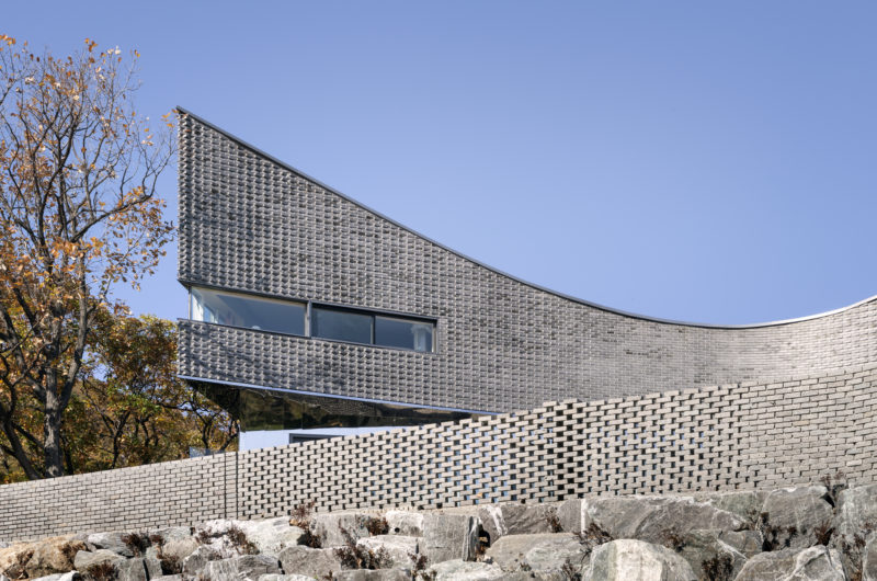 Traditional Korean Curving House by JOHO Architecture traditional korean curving house by joho architecture 7619e35