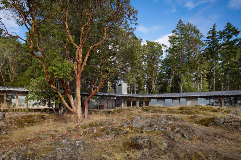 Tranquil Suncrest Residence by Heliotrope Architects tranquil suncrest residence by heliotrope architects 18aecea