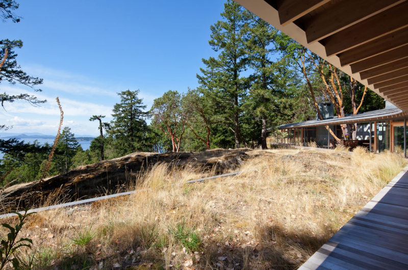 Tranquil Suncrest Residence by Heliotrope Architects tranquil suncrest residence by heliotrope architects d7b0fc4