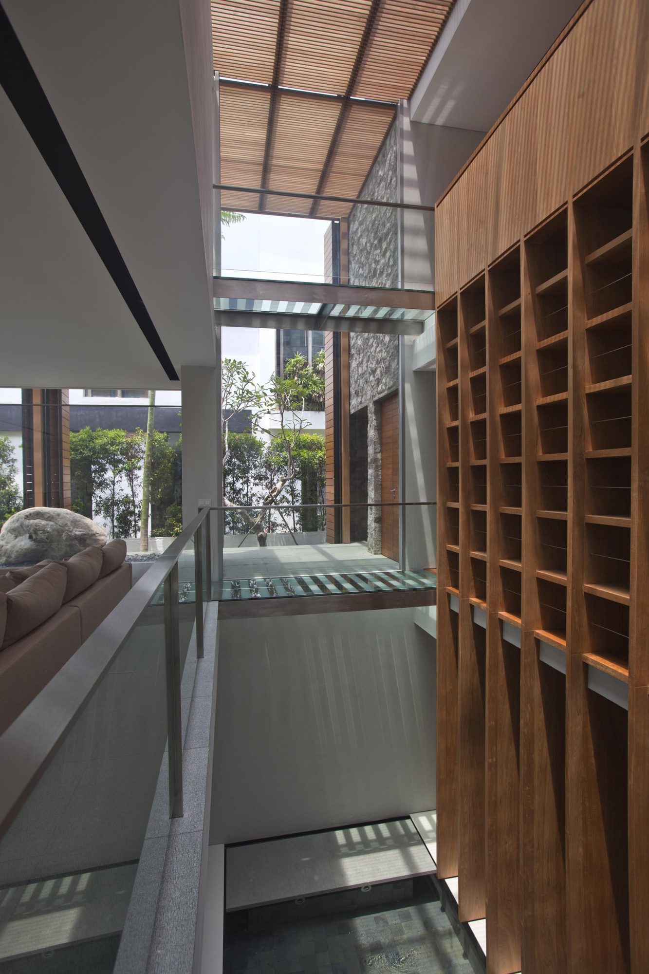 Upgraded Cove Way House by Bedmar and Shi upgraded cove way house by bedmar and shi 1e5fda1