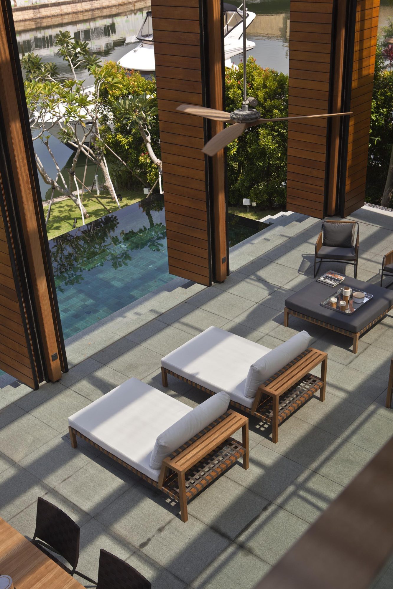 Upgraded Cove Way House by Bedmar and Shi upgraded cove way house by bedmar and shi fdd1afd