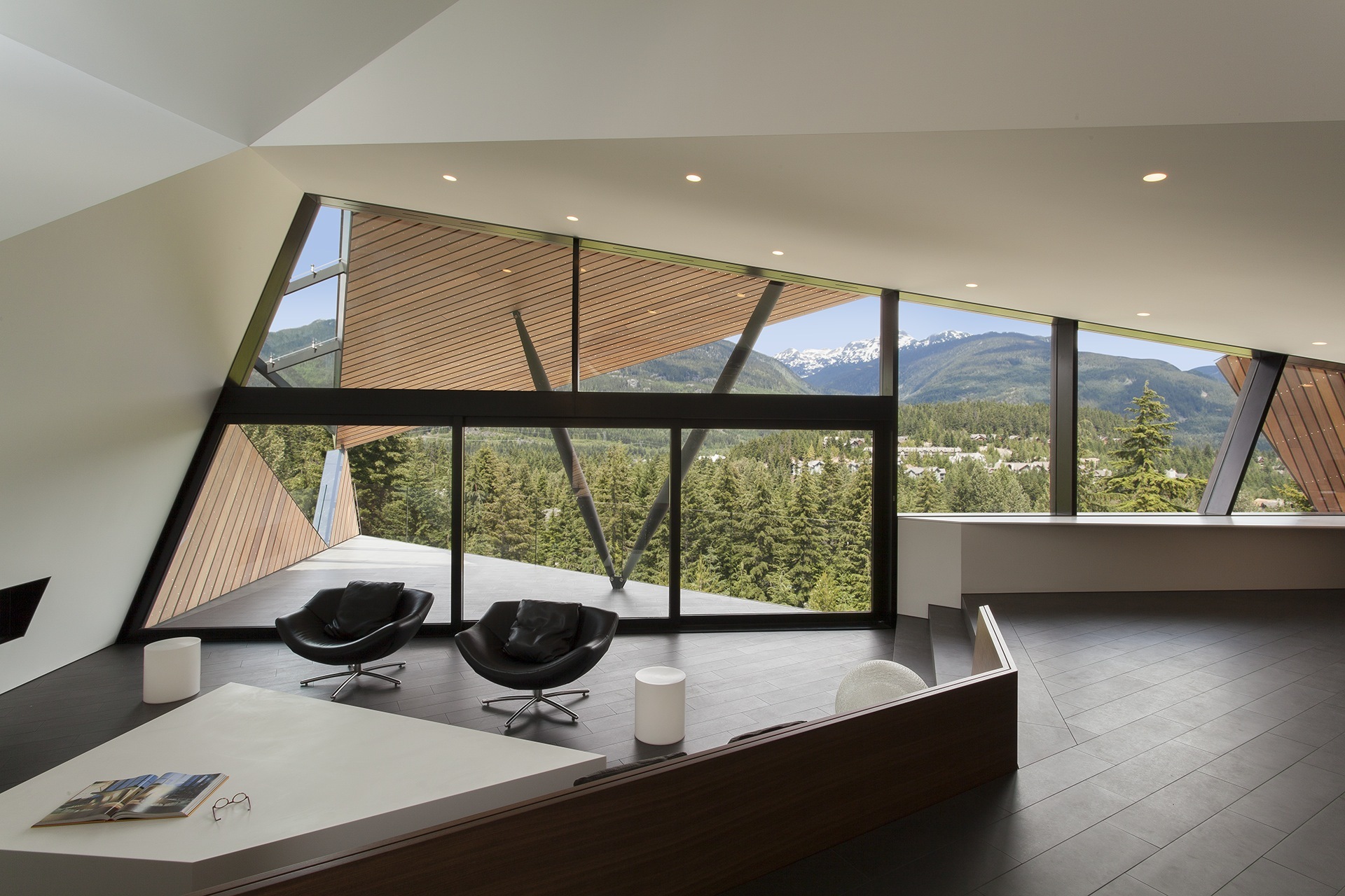 Boldly Designed Hadaway House In Whistler, Canada boldly designed hadaway house in whistler canada 012f229