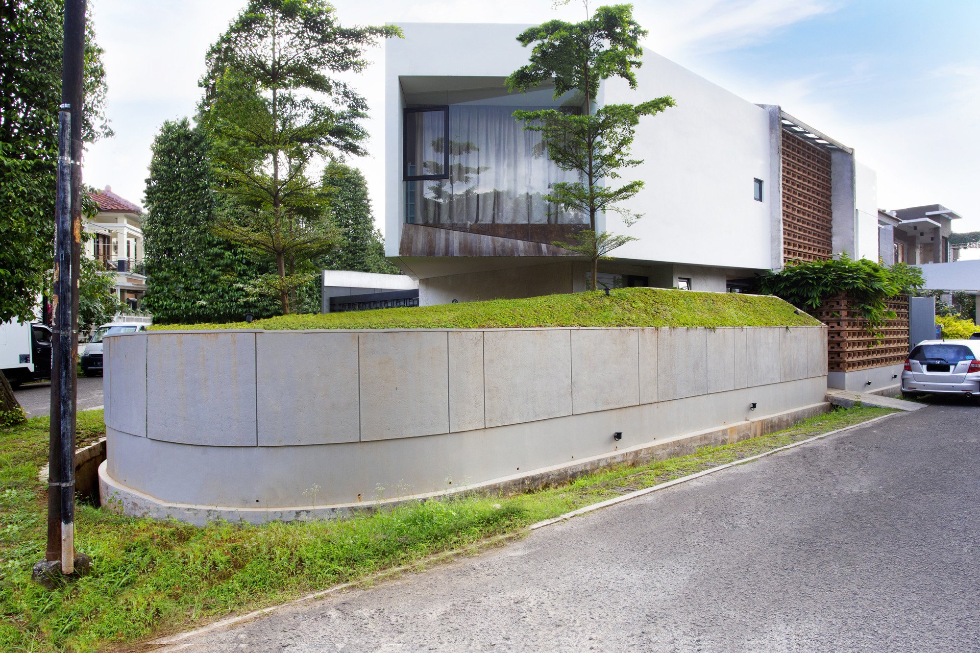 Breathing House In Serpong, Indonesia breathing house in serpong indonesia 000542b