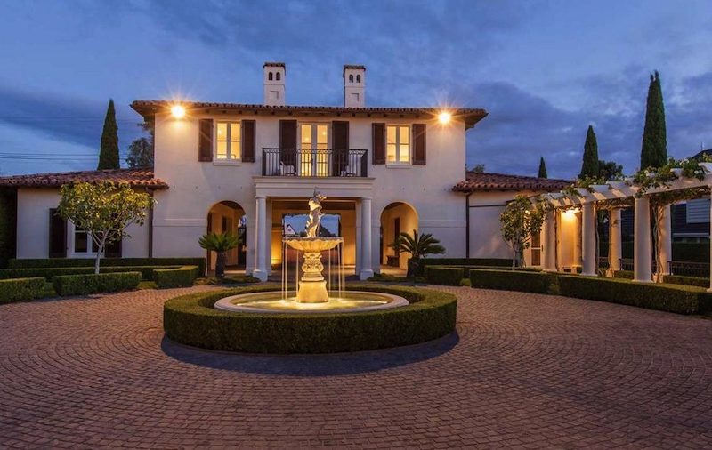 Imposing Villa Belvedere in Auckland, New Zealand imposing villa belvedere in auckland new zealand 546ef38