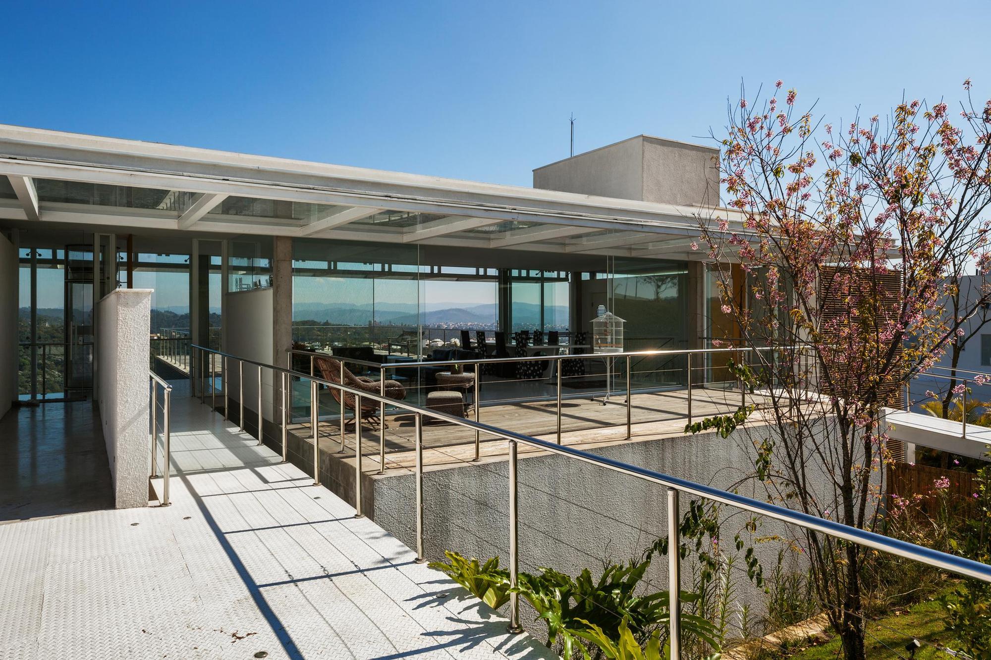 Jatobás Residence In Santana de Parnaíba, Brazil jatobs residence in santana de parnaba brazil beac1e1