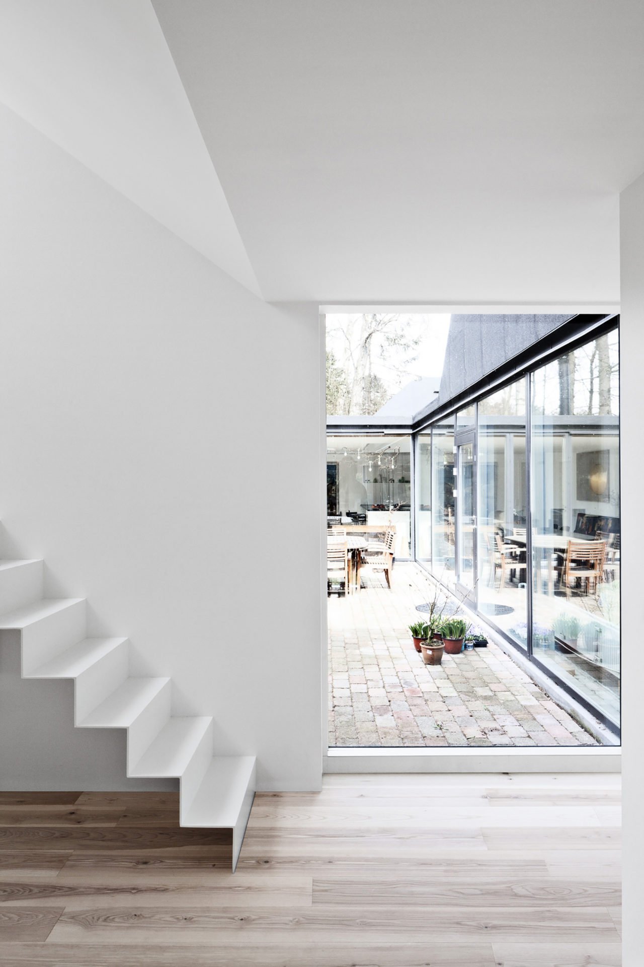 Minimalistic Roof House In Fredensborg, Denmark minimalistic roof house in fredensborg denmark 26b5b70