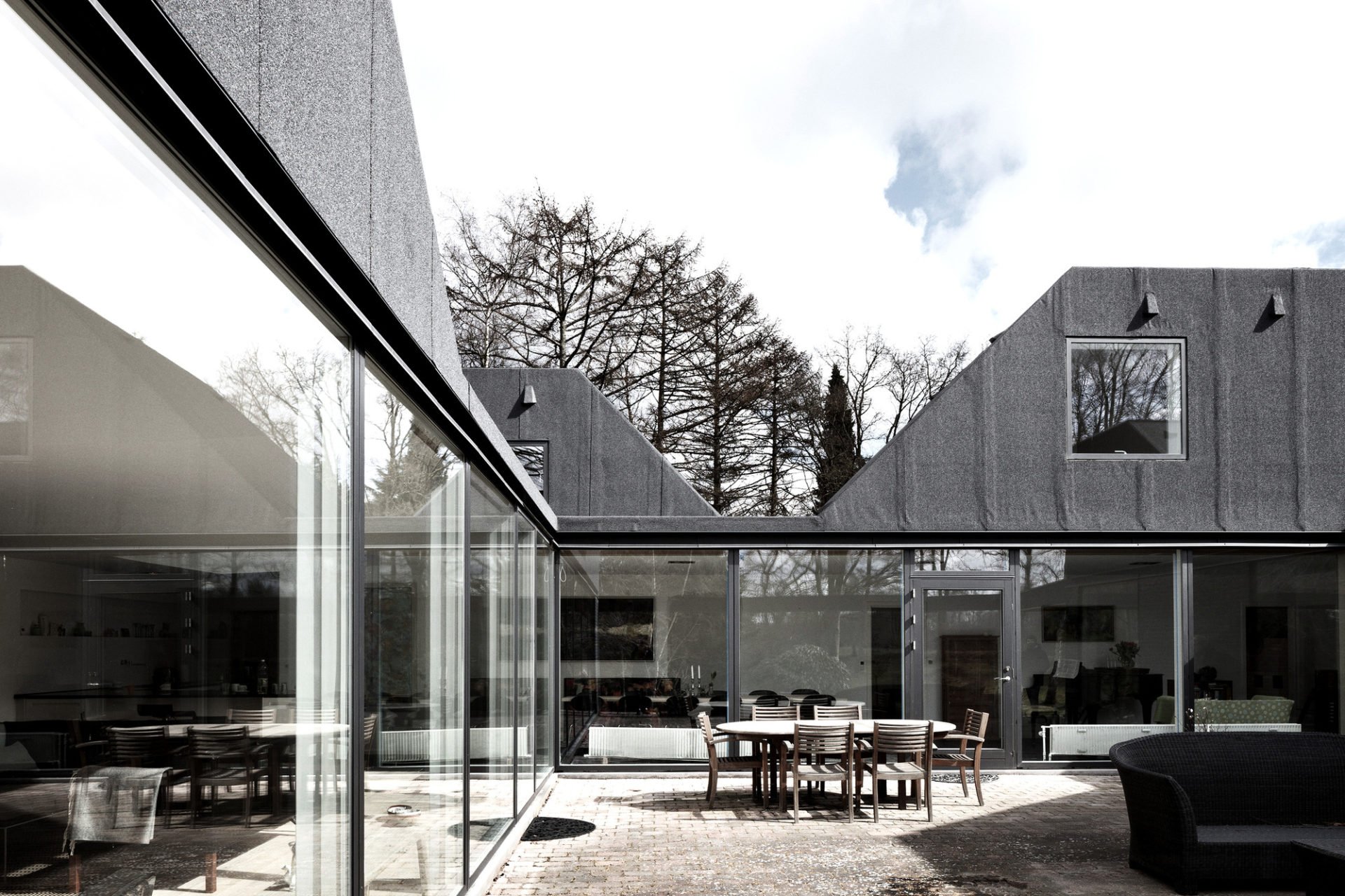 Minimalistic Roof House In Fredensborg, Denmark minimalistic roof house in fredensborg denmark 3b828ab