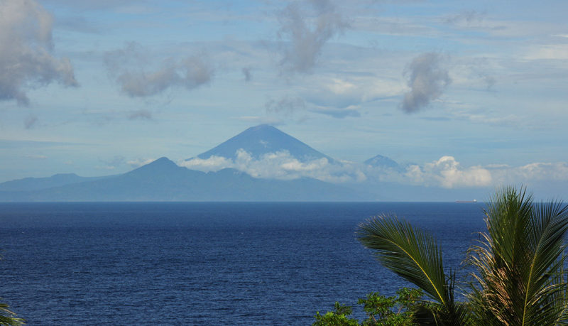Superb Malibu Cliff Villa on Lombok Island, Indonesia superb malibu cliff villa on lombok island indonesia d6b9d7c