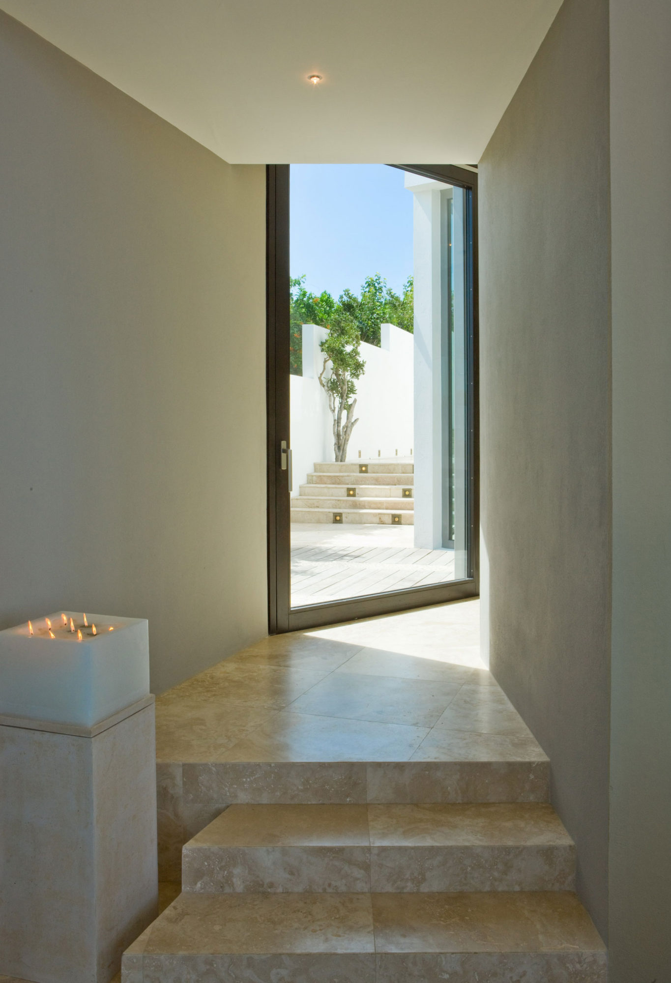 Balinese-influenced Villa Kishti by Frank Alfred Hamilton and Cecconi Simone Inc. balinese influenced villa kishti by frank alfred hamilton and cecconi simone inc 67a0d93