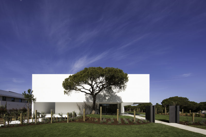 House in Quinta do Lago By Topos Atelier de Arquitectura house in quinta do lago by topos atelier de arquitectura 2d4b1fb