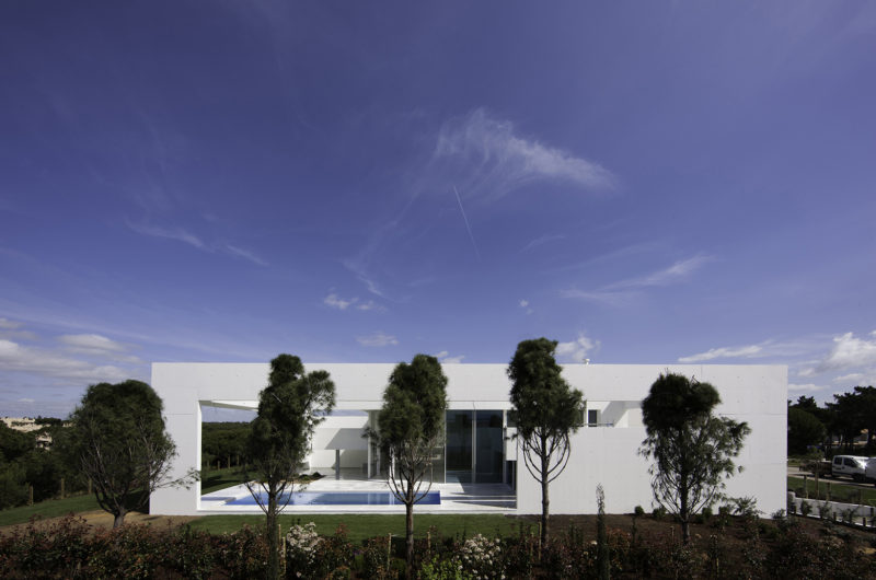 House in Quinta do Lago By Topos Atelier de Arquitectura house in quinta do lago by topos atelier de arquitectura 385ed33