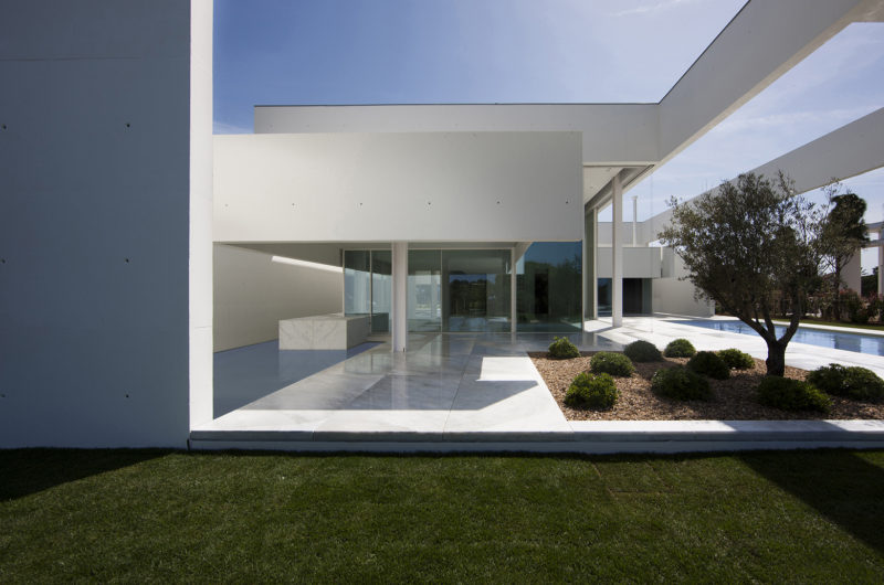 House in Quinta do Lago By Topos Atelier de Arquitectura house in quinta do lago by topos atelier de arquitectura cfd5aca