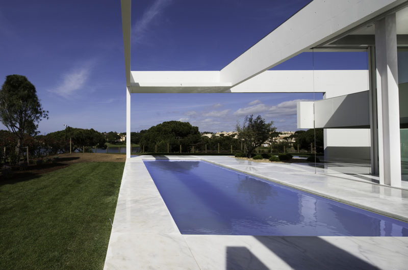 House in Quinta do Lago By Topos Atelier de Arquitectura house in quinta do lago by topos atelier de arquitectura e1d90cf