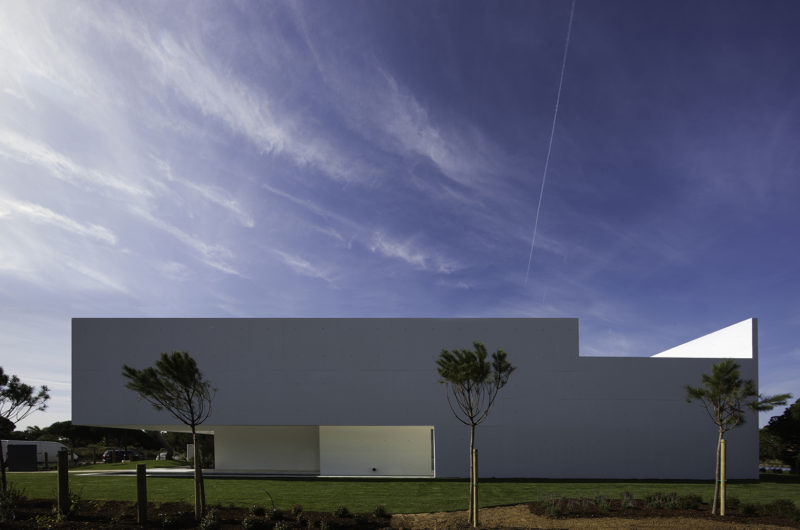 House in Quinta do Lago By Topos Atelier de Arquitectura house in quinta do lago by topos atelier de arquitectura f43ff0d