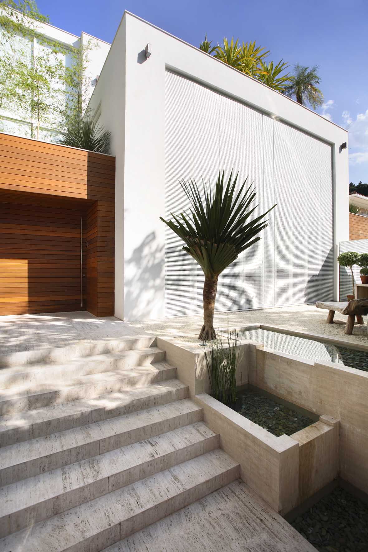 Beautiful Leblon House by Progetto Architetura & Interiores beautiful leblon house by progetto architetura interiores 90b3e57