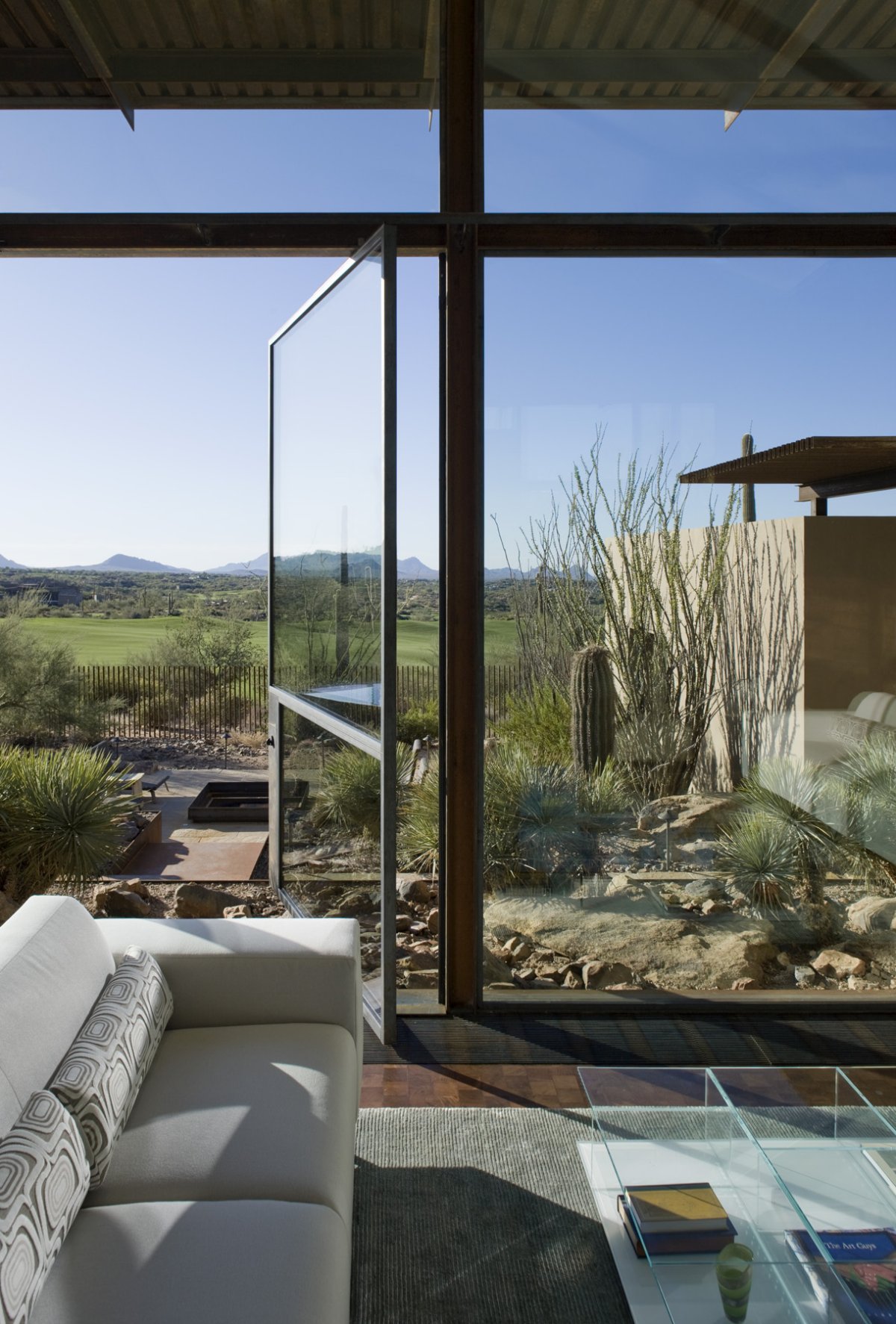 Brown House in Arizona by Lake|Flato Architects brown house in arizona by lakeflato architects f401787
