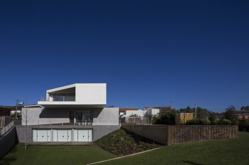 Concrete House in Travanca by Nelson Resende concrete house in travanca by nelson resende 4c39fbe