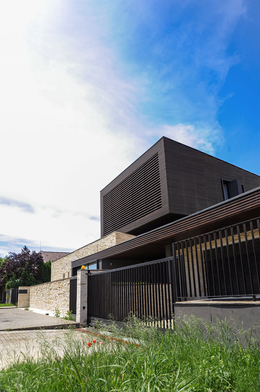 Contemporary A.B. House by Andreescu and Gaivoronschi contemporary ab house by andreescu and gaivoronschi 1d0eee0