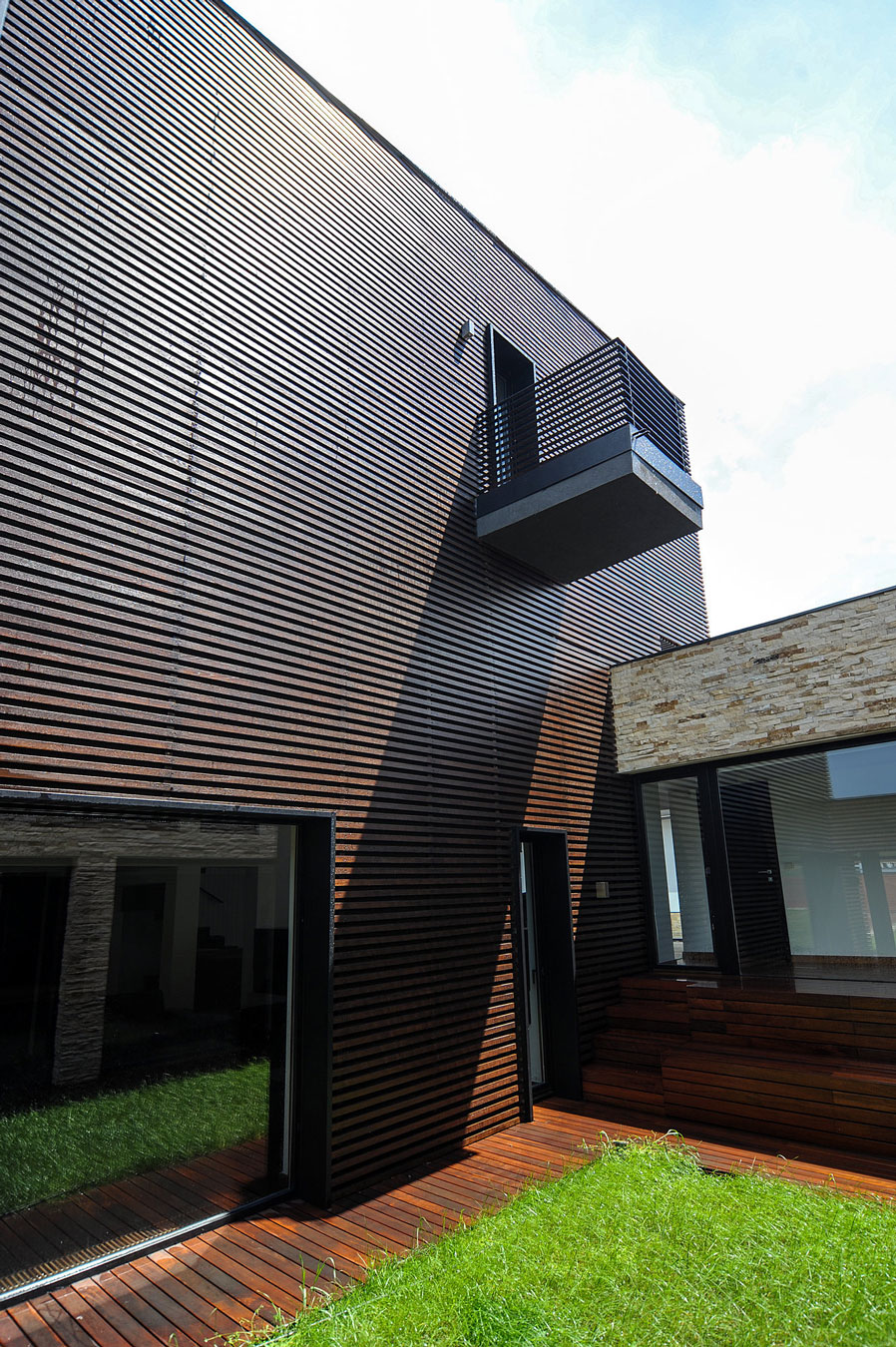Contemporary A.B. House by Andreescu and Gaivoronschi contemporary ab house by andreescu and gaivoronschi 2778581