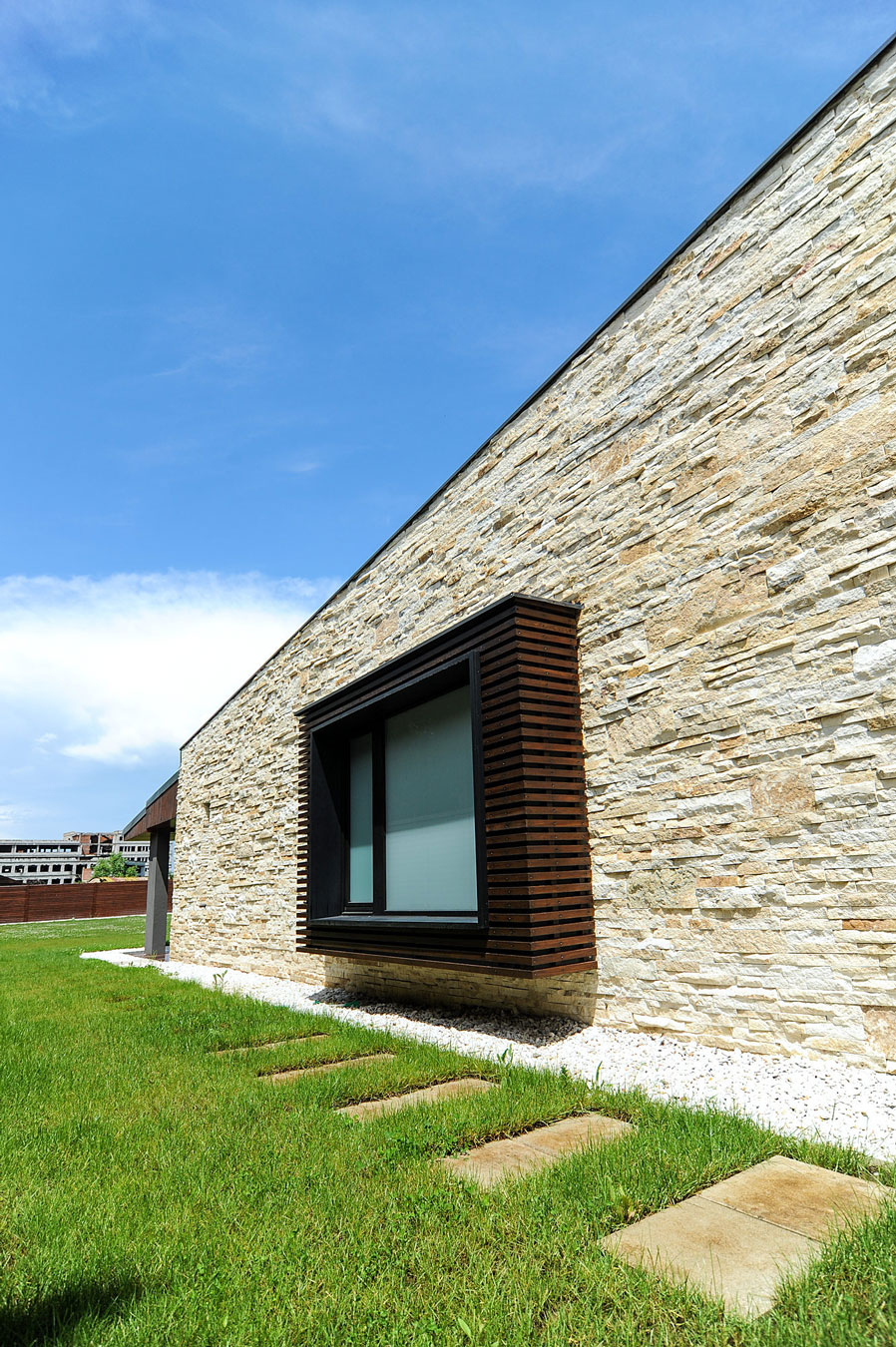 Contemporary A.B. House by Andreescu and Gaivoronschi contemporary ab house by andreescu and gaivoronschi 9717049
