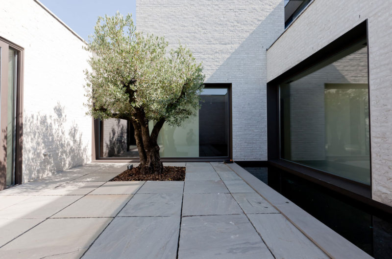 Contemporary Courtyard House by VW Areal Architecten contemporary courtyard house by vw areal architecten 379658b