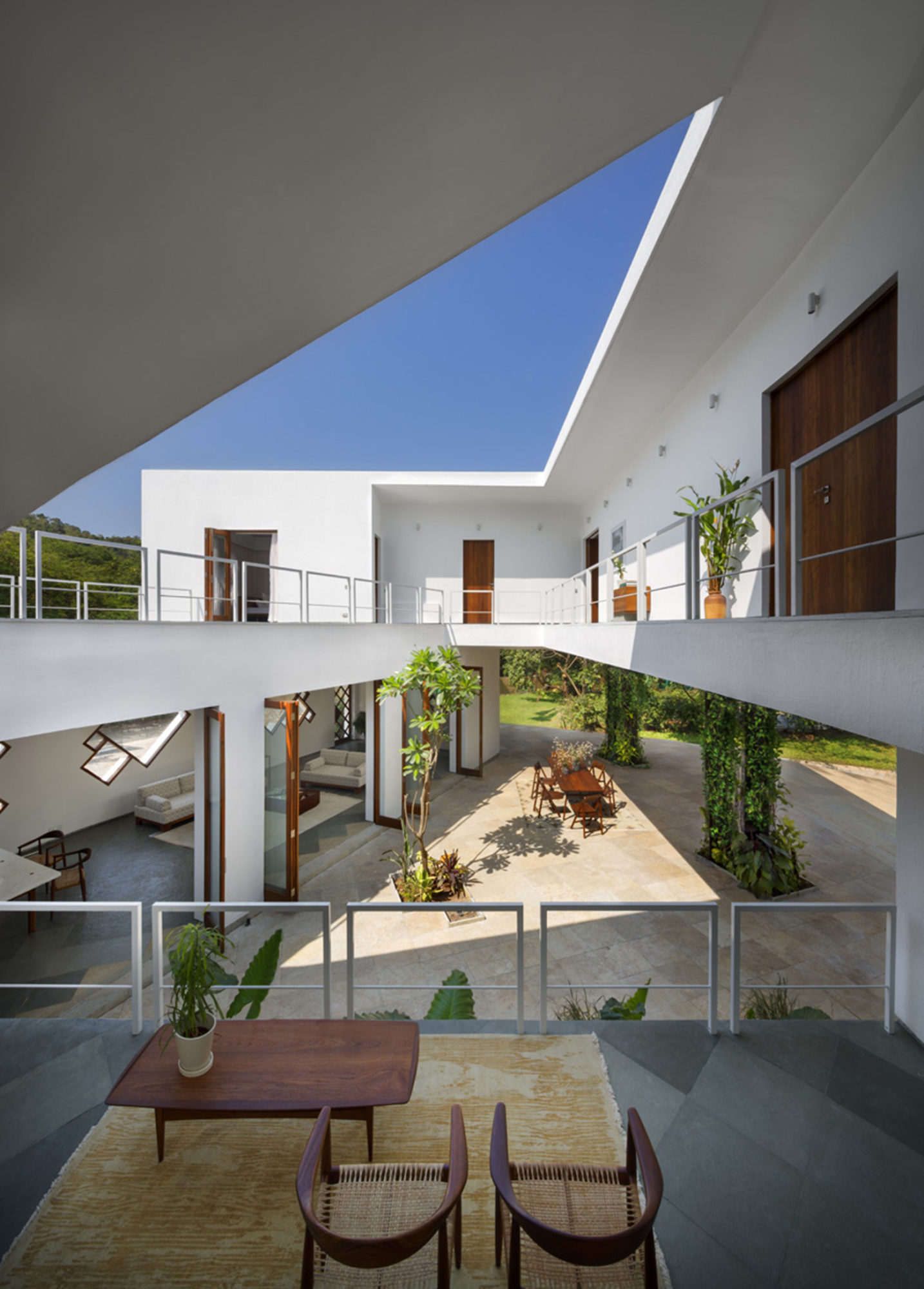 Contemporary Villa On Alibaug Road In Maharashtra, India contemporary villa on alibaug road in maharashtra india 140861f