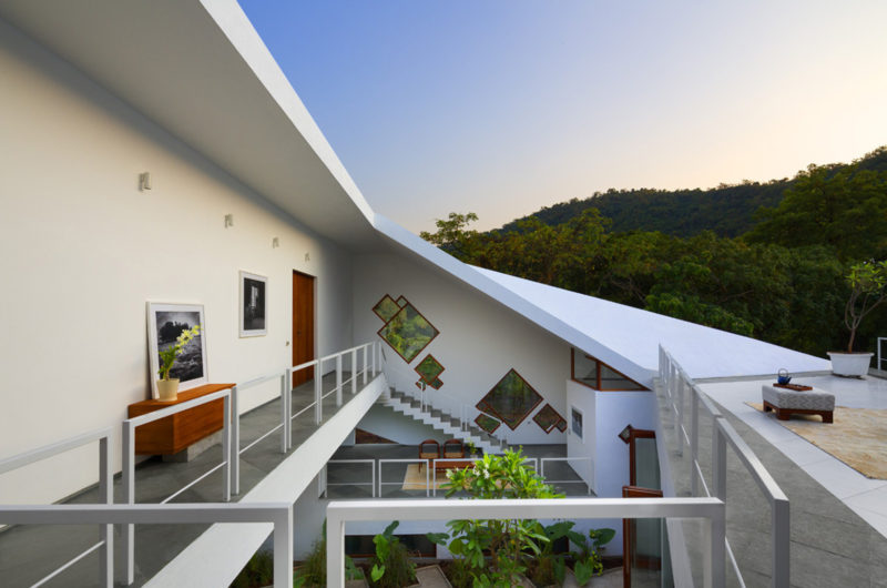 Contemporary Villa On Alibaug Road In Maharashtra, India contemporary villa on alibaug road in maharashtra india 5cdec29