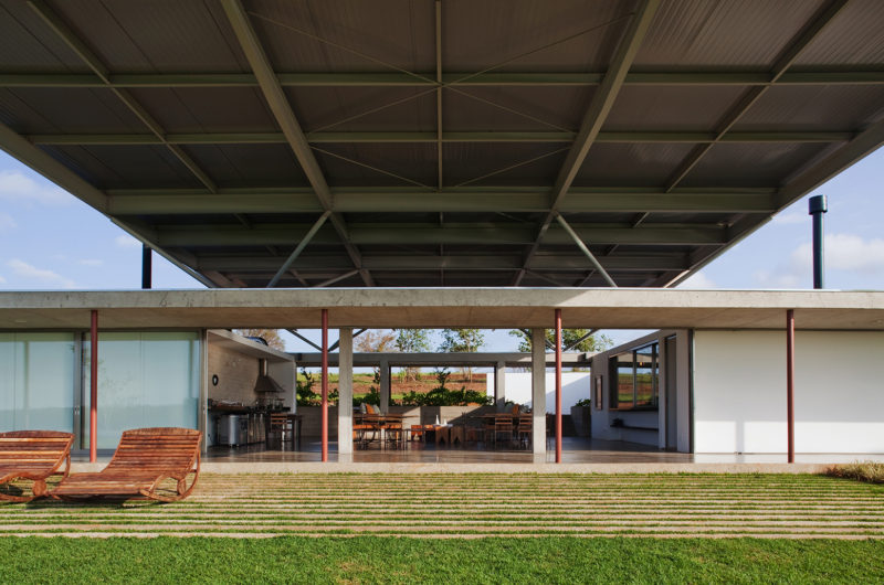 FS House Is A Modern Masterpiece In Avaré, São Paulo, Brazil fs house is a modern masterpiece in avar so paulo brazil 8d2dc57