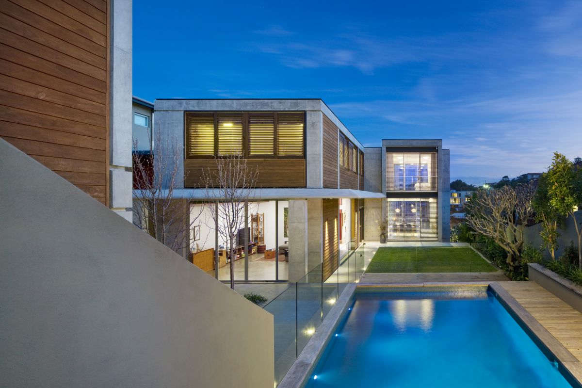L-shaped Clovelly Residence by Tzannes Associates l shaped clovelly residence by tzannes associates 3b3f469