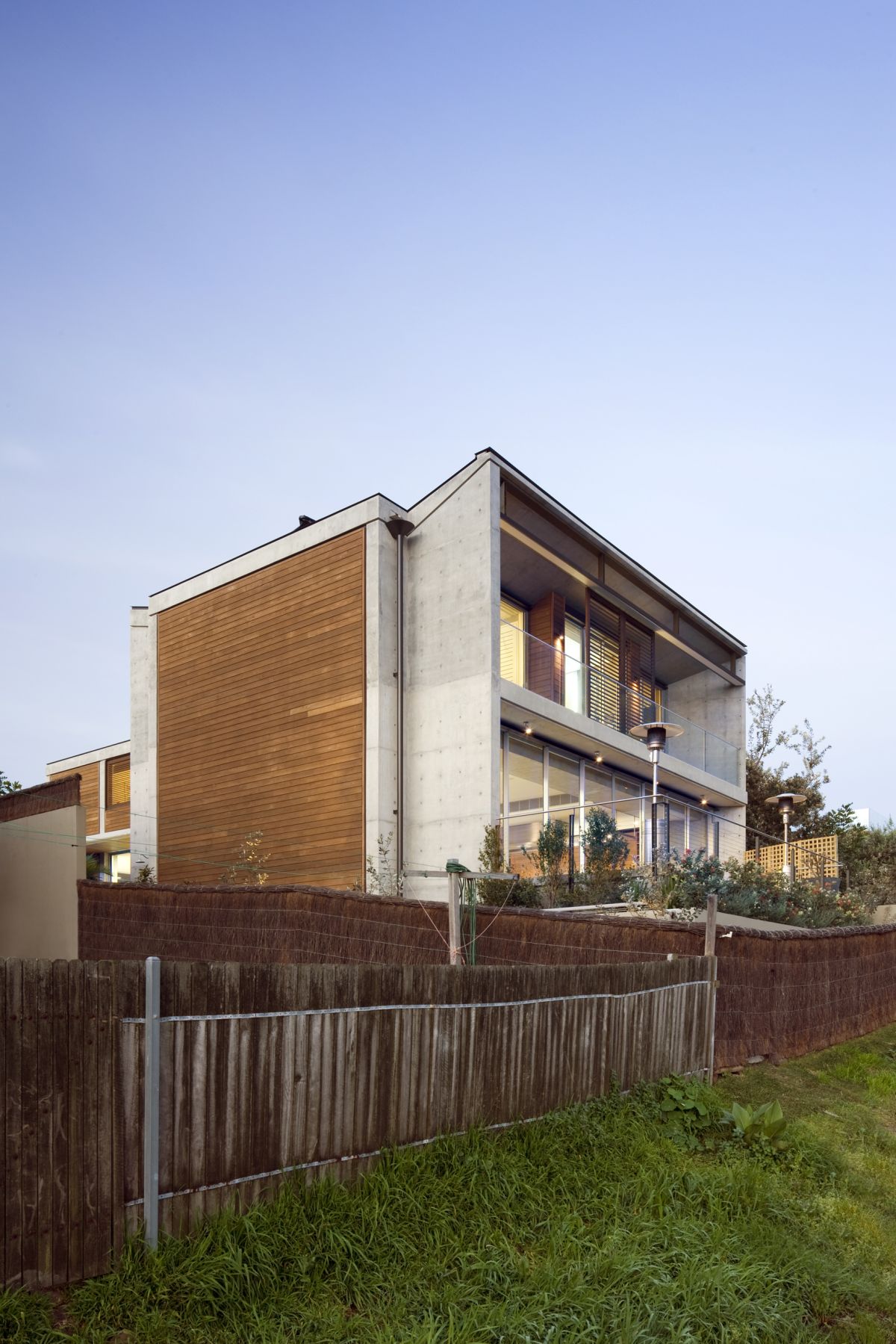L-shaped Clovelly Residence by Tzannes Associates l shaped clovelly residence by tzannes associates f3133c5