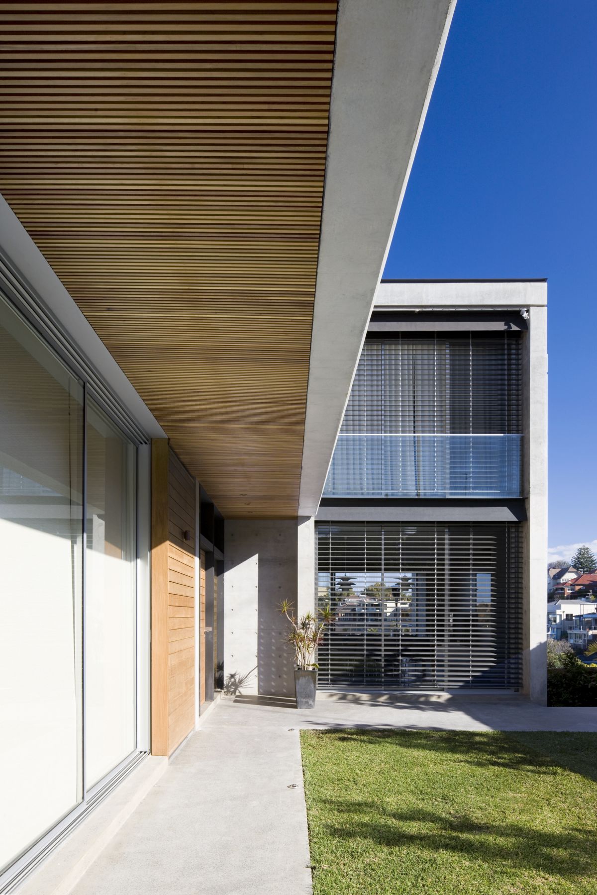 L-shaped Clovelly Residence by Tzannes Associates l shaped clovelly residence by tzannes associates fc8dbd1